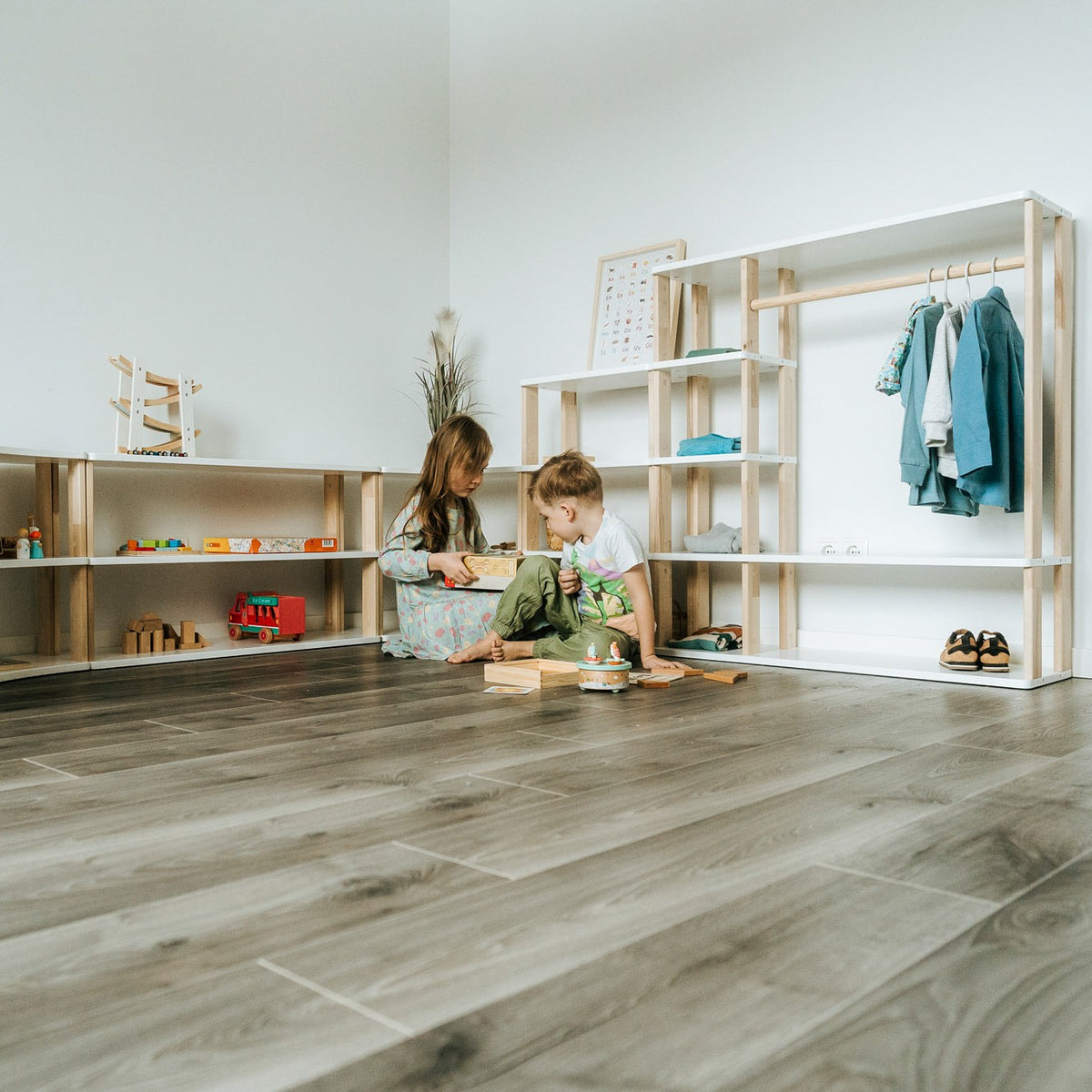Modular Montessori Shelf Corner - 4 Shelves